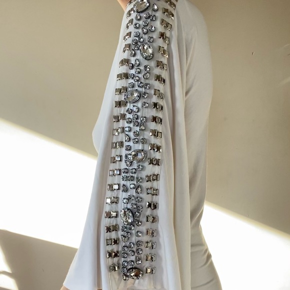 statement sleeve Bebe top. Can be worn as a dress or made into a top! - Picture 2 of 6